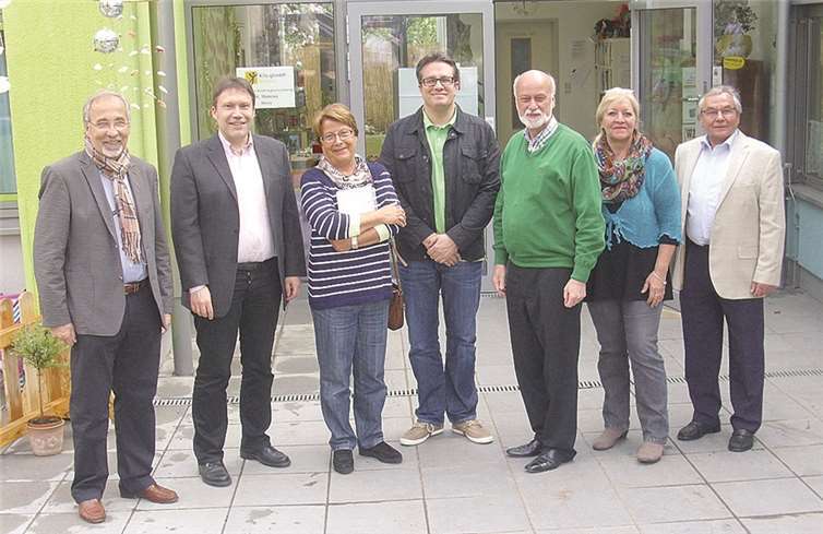 (v.l.n.r.) Heinz-Josef Wolf, Claus Lohner, Renate Mennicken, Sadek Tiben, SR Dr. Gernot Nick, Kita-Leiterin Marion Hilgert und Rolf Rockenbach. privat