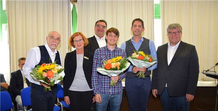 (v.l.n.r.) Helmut Schneider-Siebert, Schulreferentin Mechthild Laupichler, Stephan Pfurtscheller(Landesmedieninstitut), Pascal Tepelmann, Karsten Rodigast und Schuldezernent Michael Mahlert trafen in einer Feierstunde im Kreismedienzentrum zusammen. Fotos: UBU