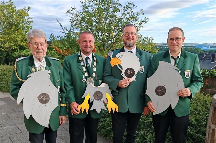 v.l.n.r.: Horst Gierenstein, Schützenkönig Kay Wilkes, Manfred Scholl, Harald Wilms