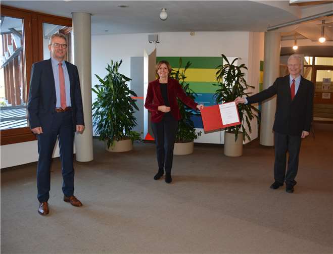 v.l.n.r.: ISB-Vorstandssprecher Ulrich Dexheimer, Ministerpräsidentin Malu Dreyer, Landrat Frank Puchtler. Foto: Kreisverwaltung des Rhein-Lahn-Kreises