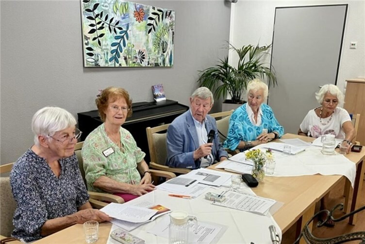 v.l.n.r.: Inge Seebens, Bettina Muermann, Wolter Freiherr von Tiesenhausen, Dagmar Niemeyer, Barbara Drews