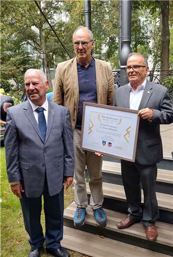 v.l.n.r. John Buttigieg (Stellv. Bürgermeister Mellieha), Arnold Hoffmann und Paul Mifsud (Präsident Societa Filarmonica La Vittoria Mellieha). Copyright: Peter Seuter