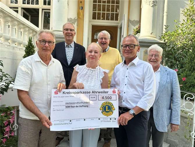 Lions Club Bad Neuenahr übergibt 4.500 Euro-Spende (v.l.n.r).: Jürgen Grünewald, Joachim Willemsen, Heike Hollunder, Lothar Lindner, Bernhard Sommer, Dr. Christoph Smolenski.  Foto: Dr. Christoph Smolenski