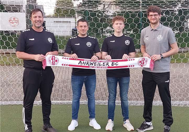 (v.l.n.r.): Jugendleiter Gerd Treffer, Thomas Dressler, Lars Steinbüchel und Jugendkoordinator Patrick Groß.Foto: Martin Brand