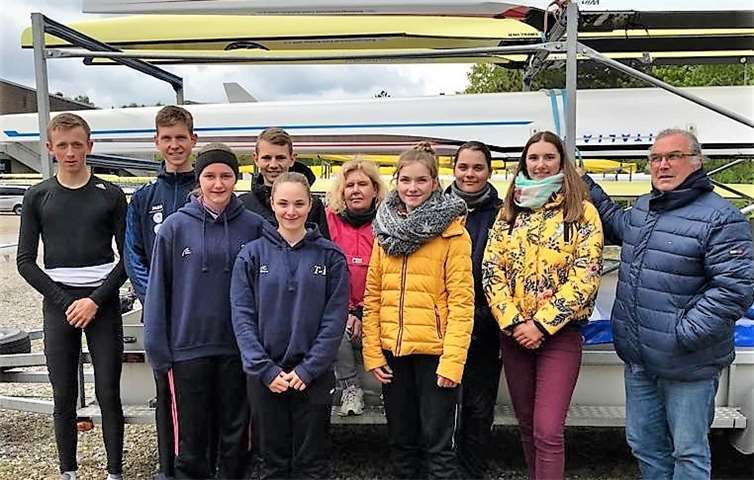(v.l.n.r.) Julian Harwardt, Simon Haible, Julia Bischof, David Kindsvater, Inja Gerhartz, Trainerin Dagmar Hippert, Emilia Thönnes, Maren Maur, Lena Gewald und Trainer Michael Hippert. Foto: Privat