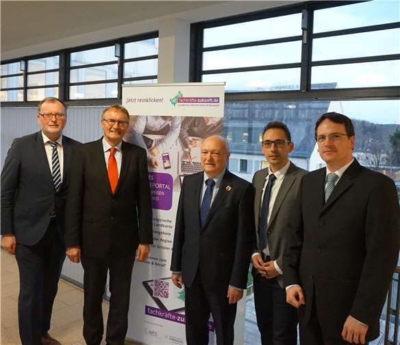 (v.l.n.r.) Karl-Ernst Starfeld, Landrat Rainer Kaul, Landrat Michael Lieber, Tim Kraft (Wirtschaftsförderung Kreis Altenkirchen) und Harald Schmillen (Wirtschaftsförderungsgesellschaft Landkreis Neuwied). privat