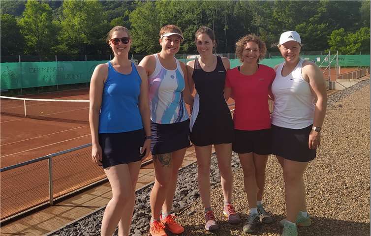 vlnr: Kathrin Leichnitz, Sarah Goldmann, Julia Schmidt, Sabine Bender und Claudia Selt. Fotos: privat