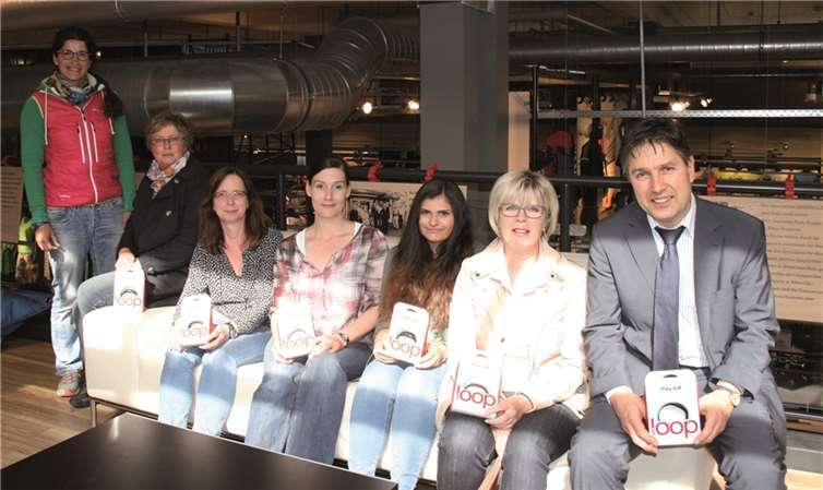 (v.l.n.r.) Kerstin Degen von Intersport Krumholz, Elvira Jäger, Heike Linert, Beatrix Fleischmann, Jasmin Sonntag, Ingrid Krämer, Harald Schneider; gewonnen haben weiterhin: Martin Fuchs, Mareike Enders, Zita Barta. privat