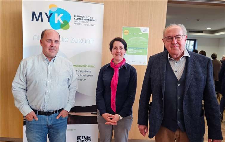 (v.l.n.r.): Klimaanpassungsmanager Georg Balderer, Wasserstoff-Projektkoordinatorin Claudia Braun und der Erste Beigeordnete Bernhard Wiemer besuchten die Auftaktveranstaltung „Klimaneutraler Landkreis“. Foto: Stadt Bendorf