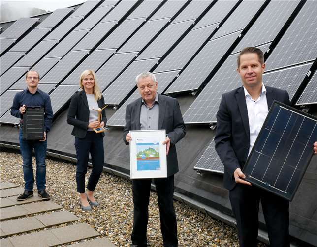 v.l.n.r. Klimaschutzmanager Alexander Ehl, Netzwerkmanagerin Nicole Jobelius-Schausten, Landrat Manfred Schnur und Fachbereichsleiter Dirk Barbye.Foto: Kreisverwaltung