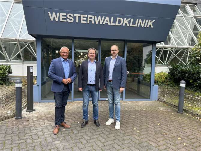 v.l.n.r. Landrat Achim Hallerbach, Geschäftsführer Sebastian Blaschczok, 1. Beigeordneter der Verbandsgemeinde Pierre Fischer.  Foto: Margarete Ens