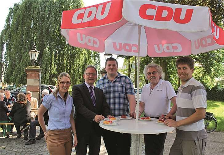 (v.l.n.r.) Landtagsabgeordnete Ellen Demuth, Bundestagsabgeordneter Erwin Rüddel, CDU-Ortschef Andreas Nagel, Vorstands- und Ratsmitglied Erich Nagel sowie der stellvertretende CDU-Ortsvorsitzende Dirk Lancé.privat