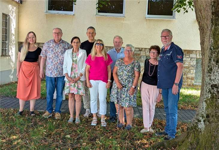 (v.l.n.r.): Laura Caracciola (Sachbearbeitung Beiräte), Bernhard Wiemer, Marion Blettenberg, Büroleiter Thomas Gutfrucht, Vorsitzende Gabriele Zils, Werner Kroneberger, Kätheliese Simon, Ulrike Matz, Erster Beigeordneter Peter Schneider. Foto: Stadt Bendorf