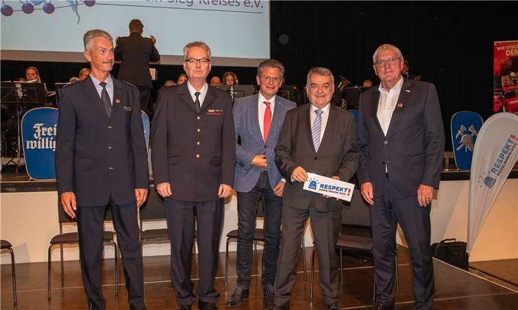 (v.l.n.r.) Leitender Polizeidirektor Günter Brodeßer, Kreisbrandmeister Dirk Engstenberg, Bürgermeister der Stadt Hennef Klaus Pipke, NRW-Innenminister Herbert Reul, Landrat Sebastian SchusterCopyright: Udo Schumpe