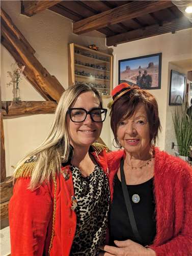 v.l.n.r. Lisa Wust (neue Obermöhne) Gabi Jung (ehem. Obermöhne).  Foto: Tanja Rassier