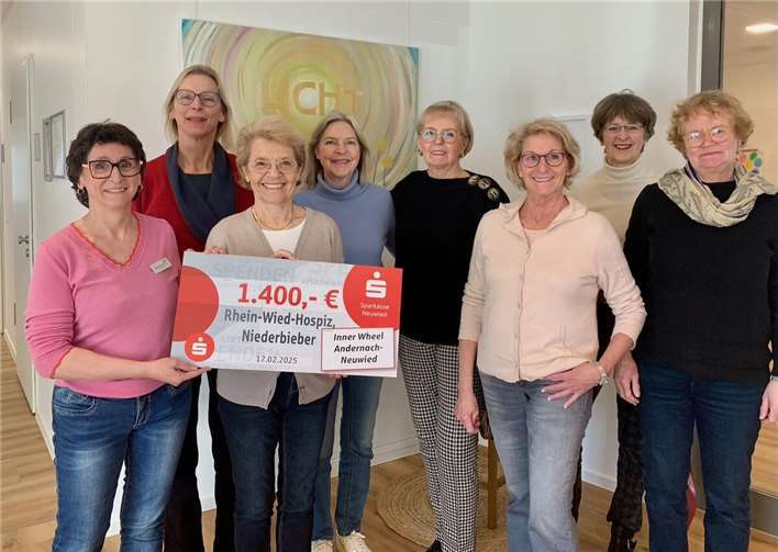 (v.l.n.r.) Manuela Götz (Rhein-Wied Hospitz) sowie Friederike Henrichsen (Präsidentin), Marie-Christine Böhme, Gabi v. Roje, Elke Schmidt, Martina Boll, Marietta Reuther und Sybille Lenz vom Inner Wheel Club Neuwied-Andernach. Foto: Sybile Lenz