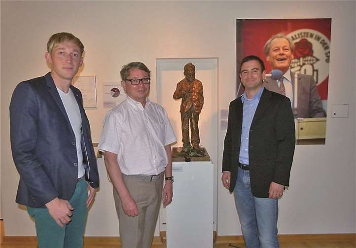 v.l.n.r.: Marc Ruland, MdL, Christoph Charlier und Marcel Hürter, MdL im Willy-Brandt-Forum in Unkel.privat