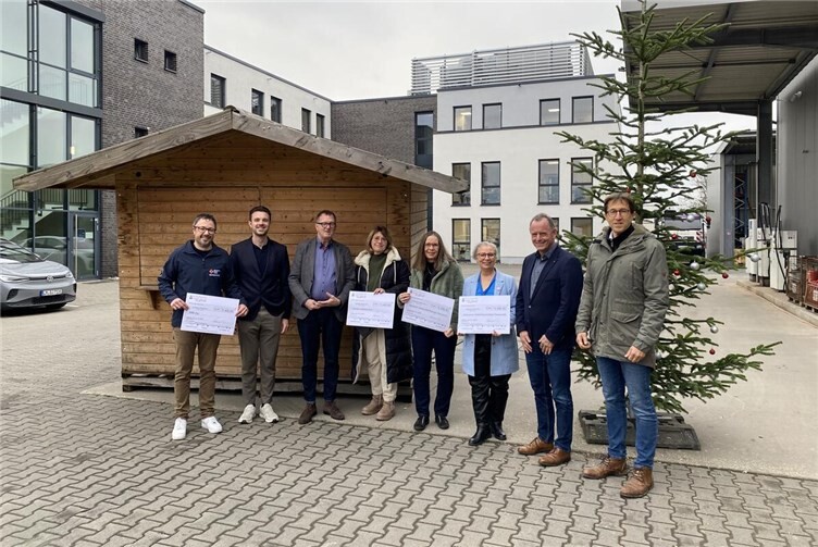 v.l.n.r.: Mario Muth (DRK Elz), Benedikt Rohletter, Klaus Rohletter, Regine Bühler (Hephata Diakonie Diez), BeateHeiler-Thomas (Alzheimer Gesellschaft Rheingau-Taunus), Beate Keßler (Ehrenamtliche Deutsche Kinderhospiz Dienste), Stefan Jung-Diefenbach und Stefan Hopmann (Vorstände Albert Weil AG). Foto:privat