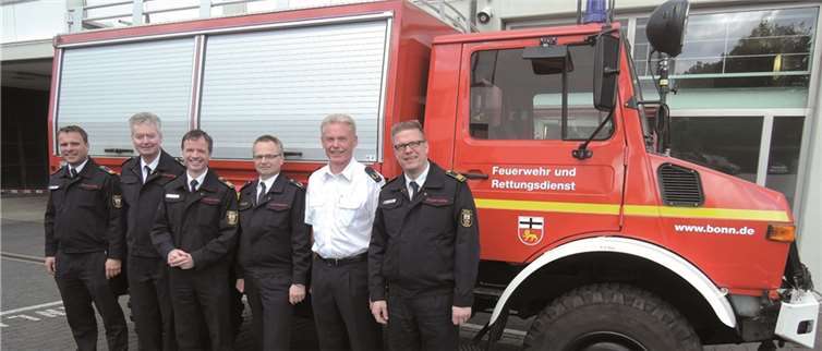 v.l.n.r. Markus Hinz, zweiter stellvertretender Leiter der Feuerwehr Bonn, Dirk Engstenberg, Kreisbrandmeister des Rhein-Sieg-Kreises, Jochen Stein, Leiter der Feuerwehr Bonn, Markus Zettelmeyer und Stefan Gandelau, stellvertretender Kreisbrandmeister des Rhein-Sieg-Kreises sowie Carsten Schneider, stellvertretender Leiter der Feuerwehr Bonn. Privat