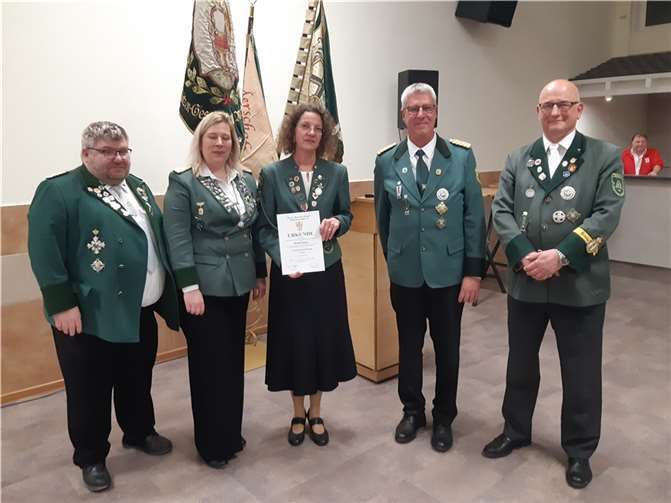 v.l.n.r. Markus Merzbach, stv. Bezirksbundesmeister, Nadine Wilke, stv. Bezirksbundesmeisterin, Claudia Luppus, Bezirksbundesmeister Alexander Gierlich, Präsident Matthias Klemmer.