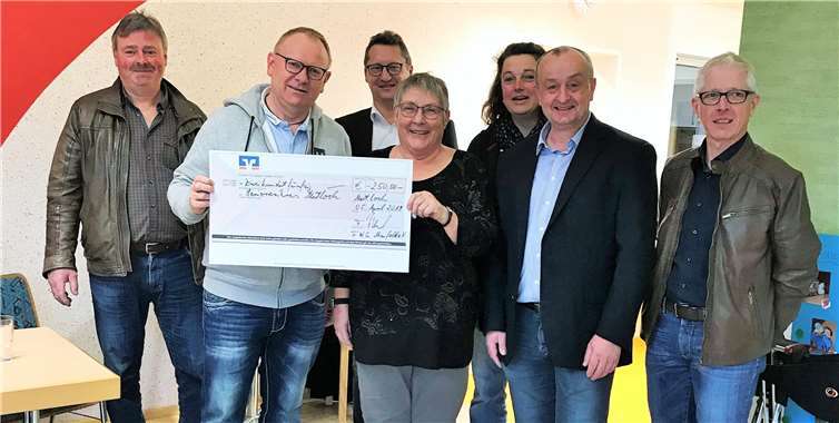 v.l.n.r: Markus Müller, Frank Breitbach, Konrad Einig, Brigitte Frensch, Martina Ackermann, Matthias Dahmen, Andreas Zentner).Foto: FWG