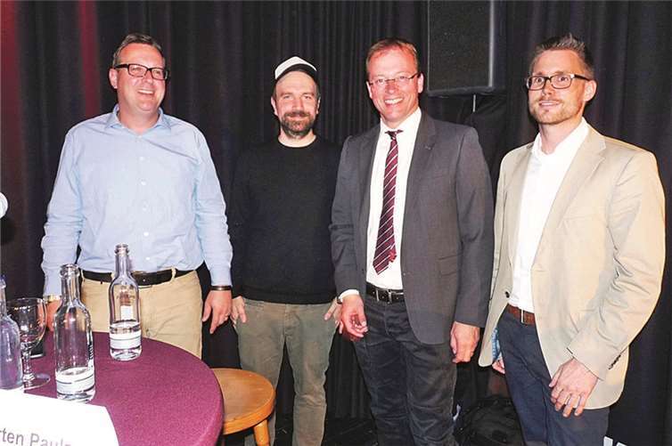 (v.l.n.r.) Marten Pauls (Campo Event Engineering), Matt Schwarz (MLK), Jörg Lempertz (VG-Bürgermeister) und Andreas Loeb (Projektleiter Rock am Ring, Ordnungsamt Mendig). FRE