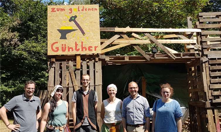 (v.l.n.r.) Martin Schlüter (SPD Koblenz-Süd), ‚Kunigunde‘ (JuKuWe), ‚Reinhardt‘ (JuKuWe), ‚Sonnhild‘ (JuKuWe), Martin Lips (SPD Koblenz-Süd), Miriam Löhr (SPD Koblenz-Süd). privat