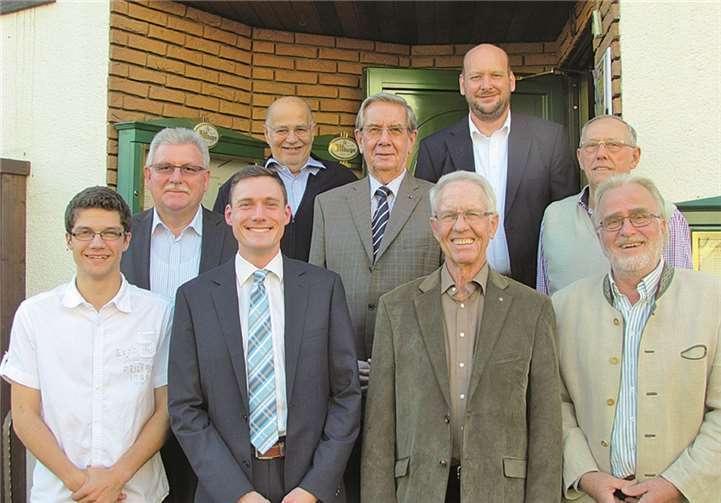 Jörg Röder wurde im Amt bestätigt v.l.n.r.: Matthias Gröber, Jörg Röder, Hans-Jürgen Klein, Lothar Heß, Dr. Werner Lan-gen (MdEP), Werner Klein, Paul Lachmann, Detlev Petry, Michael Schneider (es fehlen: Judith Veldman, Markus Pingel).Privat