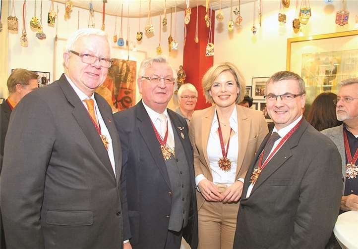 (v.l.n.r.) MdB Dr. Michael Fuchs, RKK-Ehrenpräsident Peter Schmorleitz, CDU-Landesvorsitzende Julia Klöckner und Landrat Dr. Alexander Saftig.