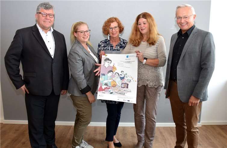 v.l.n.r.: Michael Mahlert (Bildungsdezernent), Laura Schaaf (kommunale Bildungsmanagerin/Bildungsmonitorerin), Mechtild Laupichler (Referatsleiterin Schulen, Weiterbildung und Sport), Andrea Oosterdyk (Bildungskoordinatorin für Neuzugewanderte) und Landrat Achim Hallerbach verfolgen gemeinsame Ziele im Bildungsbüro: Die Bildungschancen zu verbessern und Bildungsbiographien durchgängig zu gestalten.