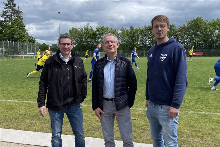 vlnr: Michael Schmitz, AU-Leiter Actemium Rheinbach; Dirk Klein, BU Leiter Actemium Trier; 1. Kassierer VfR  Andreas Krupp
