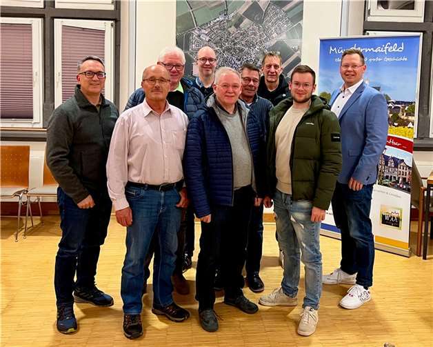 (v.l.n.r.: Michael Schwab, Rudolf Tibo, Peter Gansen, Markus Webler, Achim Weidung, Rüdiger Klein, Maximilian Mumm, David Weidung, Sven Koch).  Foto: privat