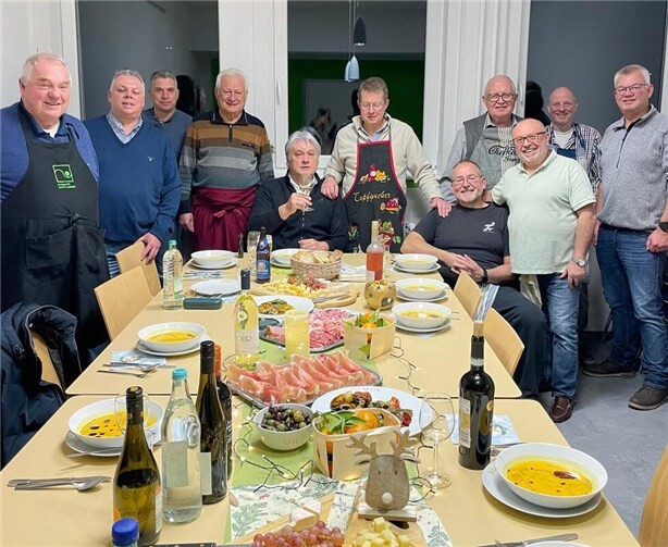 v.l.n.r. Michael Thomas, Dirk Vogt, Thomas Wolf, Heinz Vogt, Horst Vogt, Christoph Menzenbach, Hauke Walter, Franz Spira, Dozent Tommaso Vernia, Michael Herwartz, Dirk Kreuser.  Foto: Frau Müller