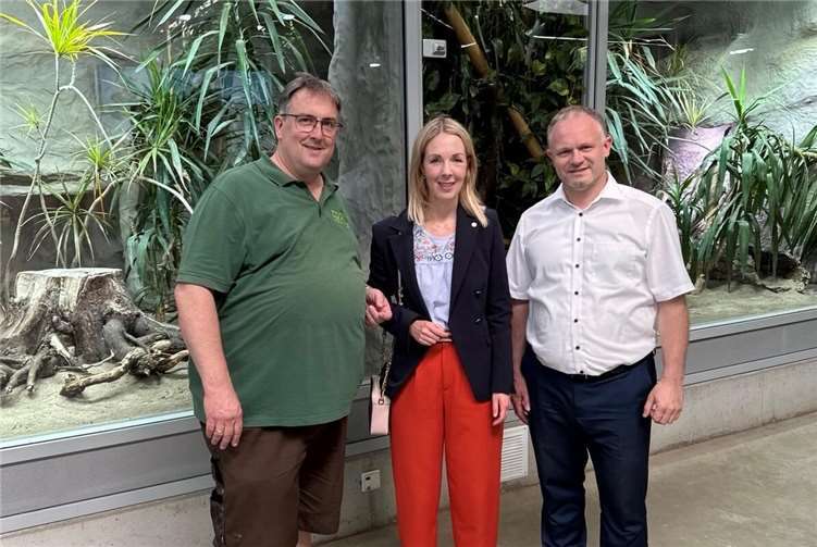 v.l.n.r. Mirko Thiel (Zoodirektor), Ellen Demuth MdB (Bundestagsabgeordnete für Neuwied und Altenkirchen), Jan Einig (Oberbürgermeister der Stadt Neuwied, sowie Zoofördervereinsvorsitzender).Foto: privat