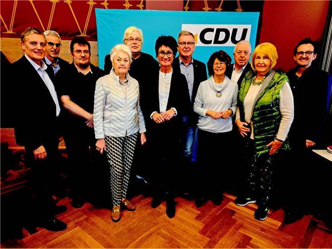 (v.l.n.r.): Norbert Heidgen, Erich Seul, Dirk Winkelmann, Christa Neuhaus, Michael Schaffrien, Petra Schneider, Oskar Degen, Claudia Reh, Guido Ernst, Annegret Sattler, Michael Korden.  Foto: privat