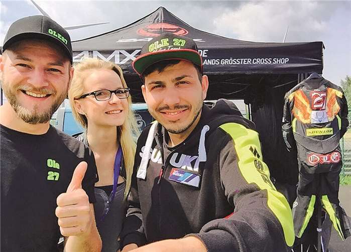 (v.l.n.r.) Ole Bismarck, Freundin Lisa und Mechaniker Markus Weckwerth. privat