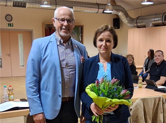 v.l.n.r.: Ortsvorsteher Jürgen Walbröl heißt die neue Schriftführerin Beate Fuchs herzlich willkommen.  Foto: privat