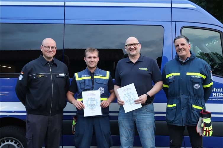v.l.n.r. : Patrick Billert (Leiter Regionalstelle), Leon Heibel, Nic Adler, Marc Winzen (Ortsbeauftragter Montabaur).  Copyright: THW/Sophia Weigand