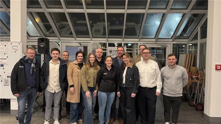 vlnr: Paul Sandmann, Mats Pabst, Marc Pabst, Dr. Sarah Meinert, Svenja Diehl, Markus Puhl, Svenja Wessel, Stephan Priß, Kerstin Jakoby-Diehl, Kai Finneiser, Daniel Heuser, Jannis Knaden; es fehlen: Marco Lohmeier & Maurice Richarz.  Foto: privat