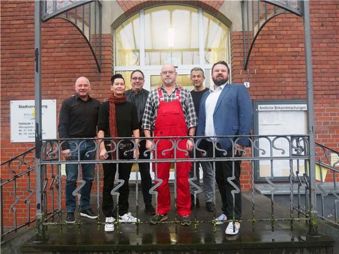 (v.l.n.r.): Personalleiter Uli Kalb, Personalratsvorsitzende Ines Lindemann-Günther, Werkleiter Michael Stiren, Abwassermeister Wolfgang Nett, Büroleiter Thomas Gutfrucht, Bürgermeister Christoph Mohr.  Foto: Stadt Bendorf