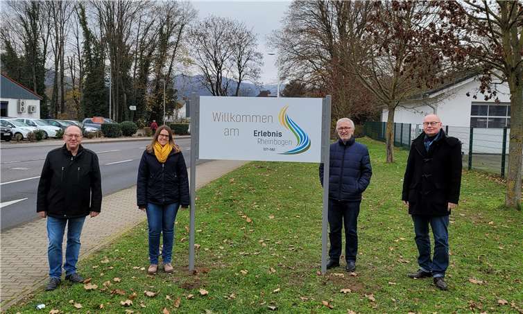 v.l.n.r. Peter Heil (Ortsbürgermeister Spay), Anne-Carin Ebel (Tourist-Information Erlebnis Rheinbogen), Bruno Seibeld (Verbandsbürgermeister Rhein-Mosel) und Raimund Bogler (Stadtbürgermeister Rhens)
