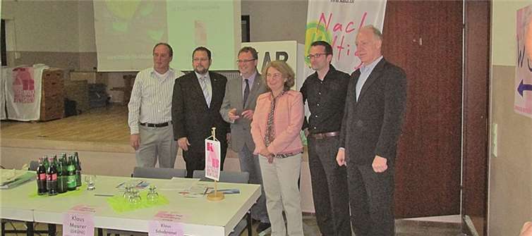 (v.l.n.r.) Peter Kaiser (Vorsitzender KAB Reifferscheid), Michael Salzmann (F.D.P.), Martin Mohr (Moderator/Bezirkssekretär des Bezirksverbandes der KAB Mittelrhein), Ursula Koll (SPD), Michael Korden (CDU), Klaus Meurer (Die Grünen). privat
