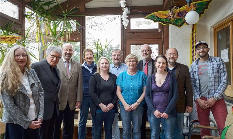 (v.l.n.r.): Petra Leidner, Klaus Neufang, Herbert Georgi, Brigitte Karpstein, Julia Fleischmann, Hans-Joachim Dedenbach, Inge Fleischmann, Thomas Overrath, Sarah Fleischmann, Dr. Jürgen Fleischmann, Malek El Fakiri. Wir Helfen