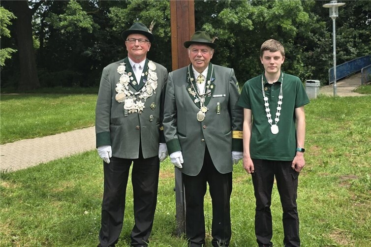 v.l.n.r. Präsident Matthias Klemmer, Kaiser Eckehard Haffner, Schülerprinz Erich Pazagan