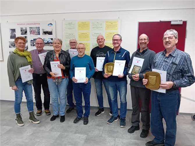 (v.l.n.r.) Rita Kiefer, Peter Schmitt, Gerlinde Baur-Sauerborn, Ernst Pauken, Walter Heuser, Jochen Spitzley, Hans-Joachim Dötsch, Willi Acht und Manfred Dickscheid. Foto: privat