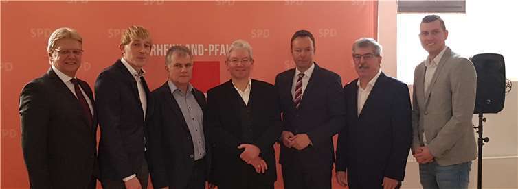(v.l.n.r.) Rolf Schäfer (Kreisbeigeordneter MYK), Marc Ruland (MdL), Mathias Knerr, Prof. Dr. Hermann Brandenburg, Staatsekretär Dr. Alexander Wilhelm, Klaus Frevel, Benjamin Kastner (Geschäftsführer SPD Mayen-Koblenz).SPD Untermosel