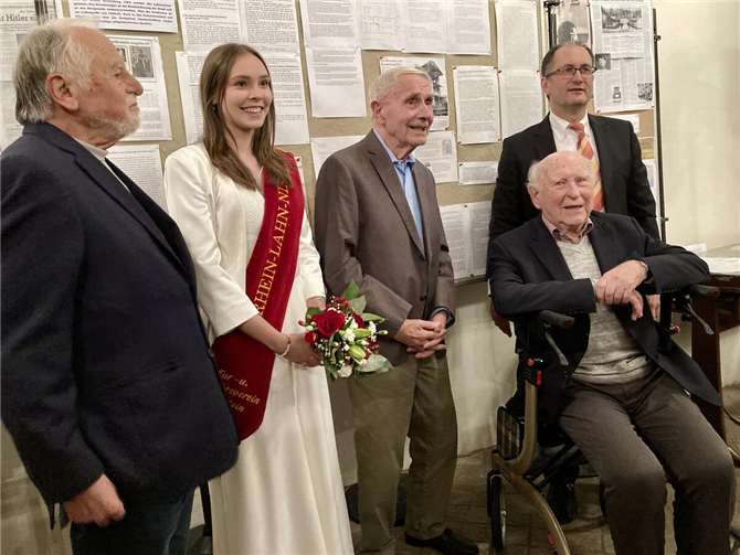 v.l.n.r.: Rudolf Kring, Rhein-Lahn-Nixe Sarah I., Friedrich Felgenheier, Werner Valler und Stadtarchivar Bernd Geil.  Foto: Margit Schmitt