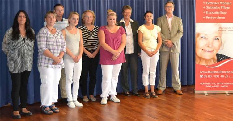 (v.l.n.r.): Sabine Kespe, Nicole Kaiser, Andreas Carow, Caroline Buchmiller, Klaudia Zapata, Mandy Giering, Dagmar Hett, Angela Schwickert, Rainer Welsch. privat