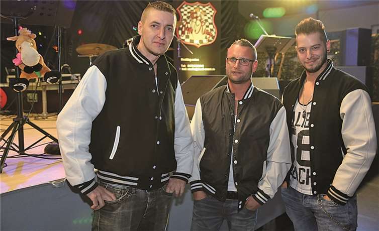 (v.l.n.r.) Schrotti Cash, Frotte King und Johnny Pin aus Nachtsheim hielten die knapp 120 Besucher mit Live-Musik bei guter Laune. RTV-WORLD MediaGroup