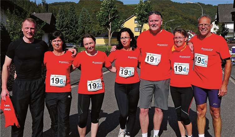 (v.l.n.r.) Stefan Bröder, Martina Wingender, Monika Engler, Andrea Perine, Karl-Erst Starfeld, Ursula Lindenlauf, Dietrich Rockenfeller. Agentur für Arbeit